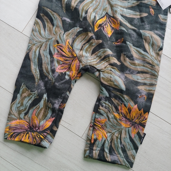 VOLCOM Baby NEW Baby Romper - Picture 4 of 11